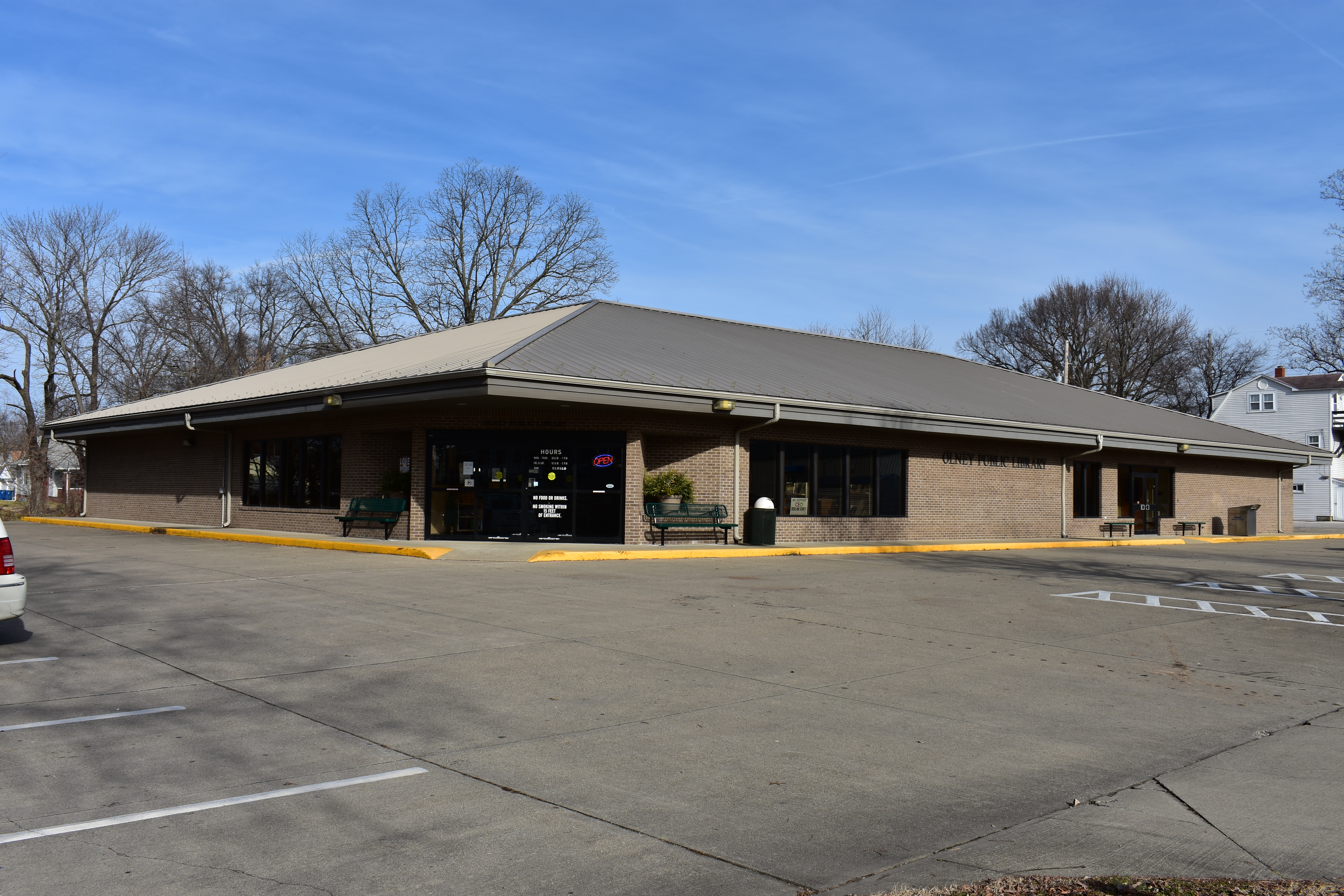 Picture of the outside of the lIbrary